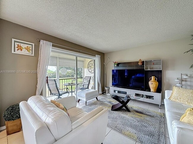 Photo - 9411 N Hollybrook Lake Dr Unit 304