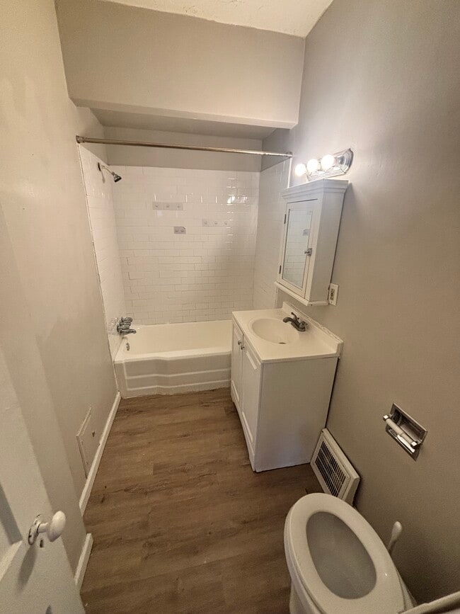 Photo - 1813 Willowdale Ave Apartments Unit D