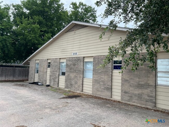 Building Photo - 20105 San Marcos Hwy Unit 1B