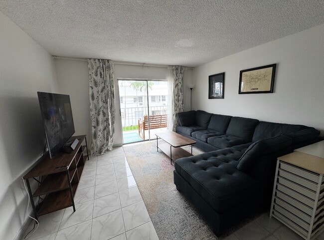 Building Photo - 1428 Euclid Ave Unit 201