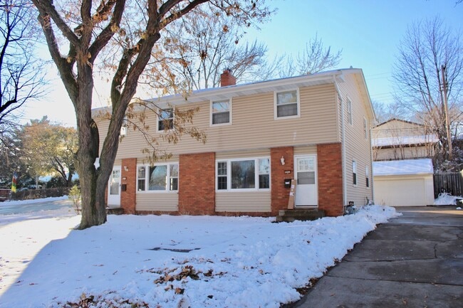 Building Photo - 4000 Cleveland St NE Unit 4000