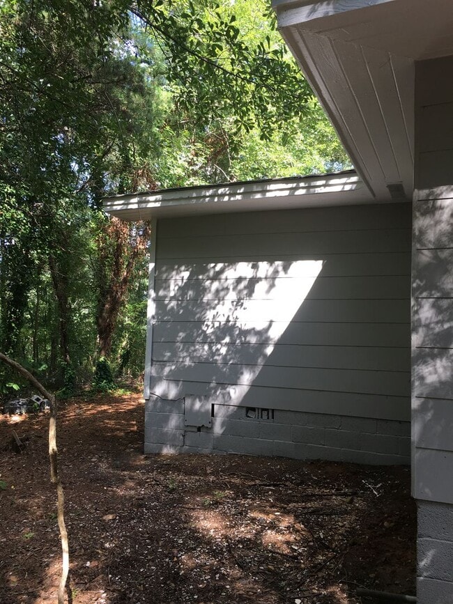 Photo - Large 2/1 Home, includes bonus room- Sherwood Forest- $995