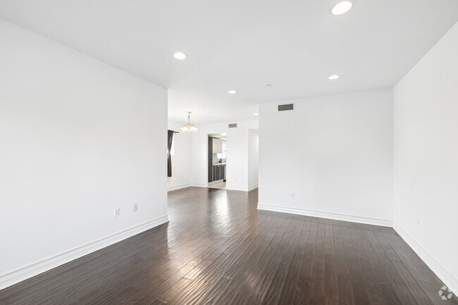 3BR, 2BA - 1,687SF - Living Room - 1409 S Westgate Ave