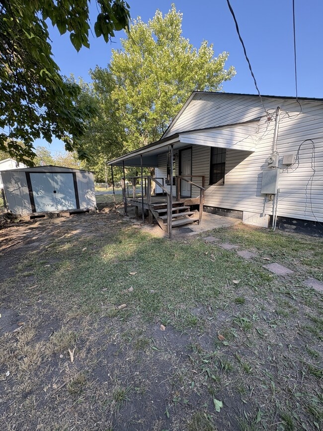 Photo - 631 W 5th