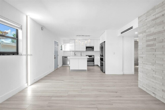 Building Photo - 3265 Virginia St Unit 24