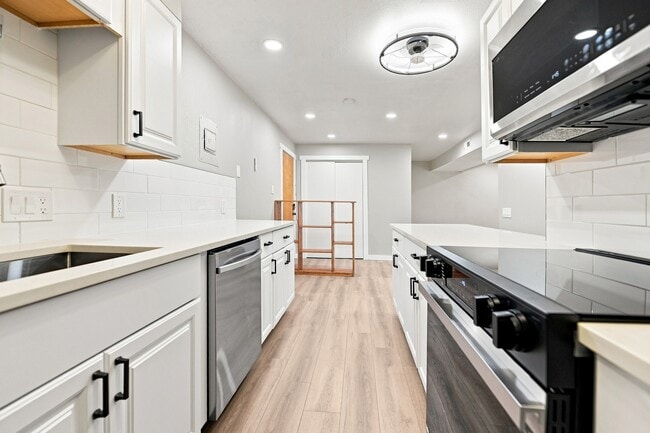 Photo - 1612 Cottonwood Dr