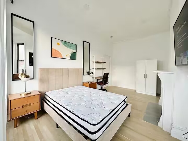 Photo - Furnished room/NOT APARTMENT Unit 4
