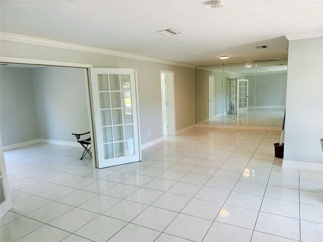 Photo - 115 Willoughby Dr