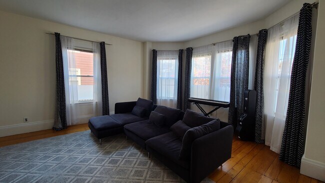 Photo - 49 Temple St Apartments Unit 1