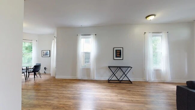 Entry Area - 439 Park Rd NW Unit 1