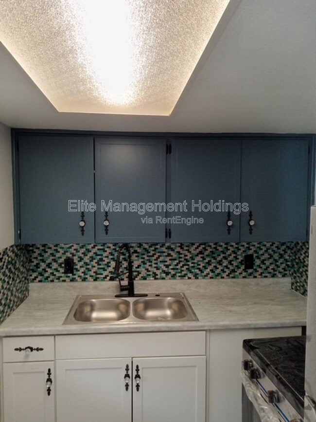 Building Photo - 1735 6th Ave Unit 7