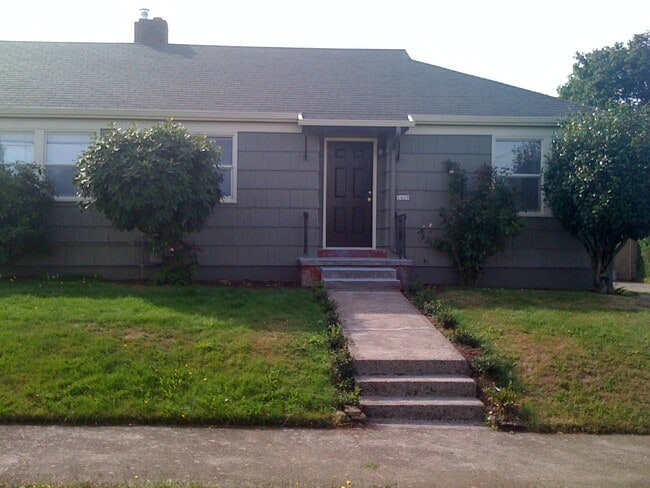 Building Photo - 1409 NE 71st Ave Unit A