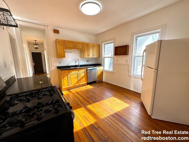 Building Photo - 67 Washburn Ave Rental