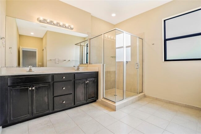 Photo - 2637 SE 1st St