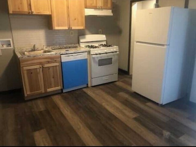 Kitchen - 204 W Grove St