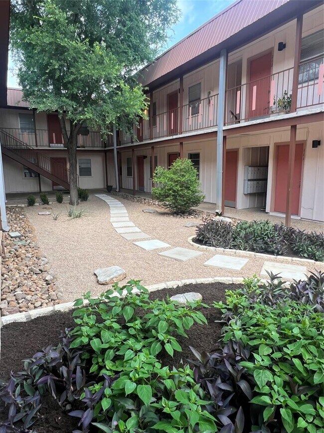 Photo - 1410 W N Loop Blvd Unit 102