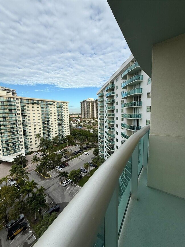 Building Photo - 19380 Collins Ave Unit 1209
