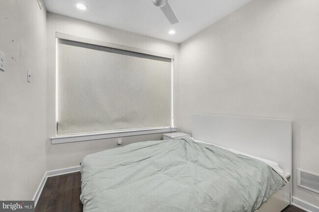 Building Photo - 2137 E Lehigh Ave Rental