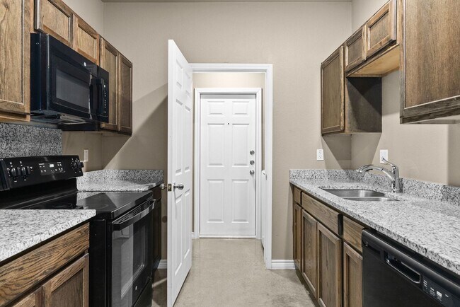 Photo - 2011 Wood Ave Unit 2011