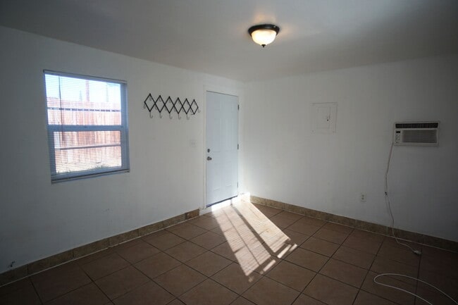 Photo - 430 Crawford St Unit B