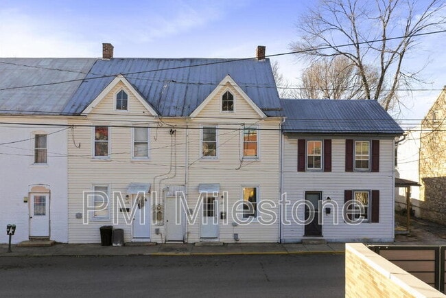 Building Photo - 218 N College St