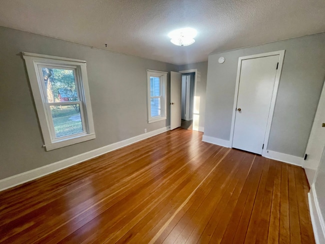 Photo - 2055 140th St