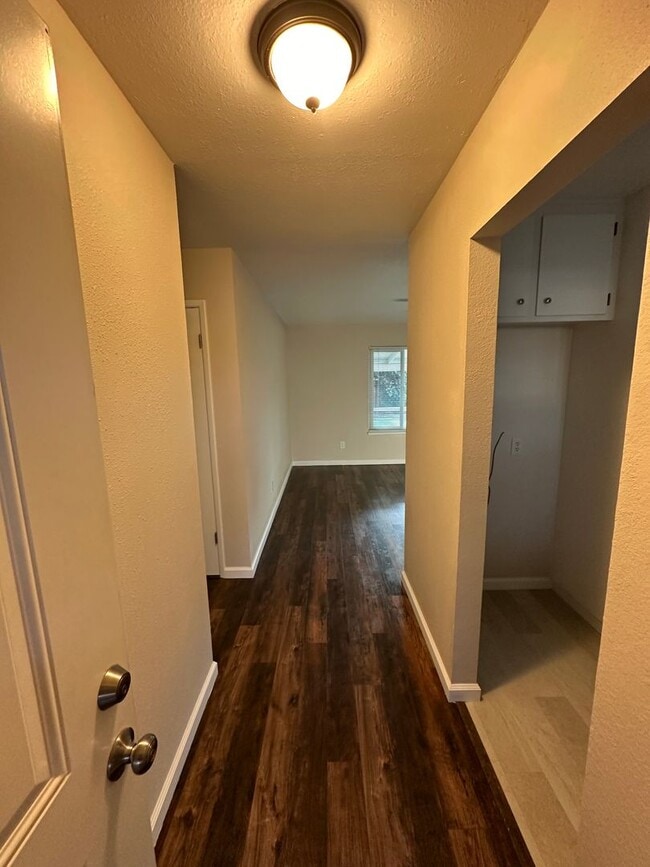 Photo - 1424 Kent Way