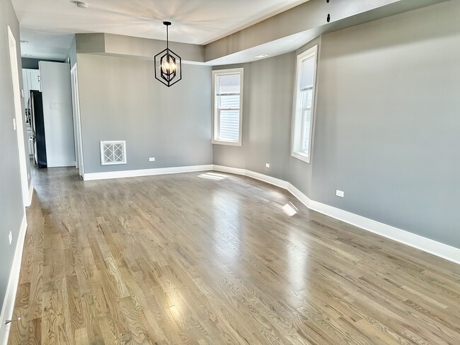 Photo - 2233 N Lawler Ave