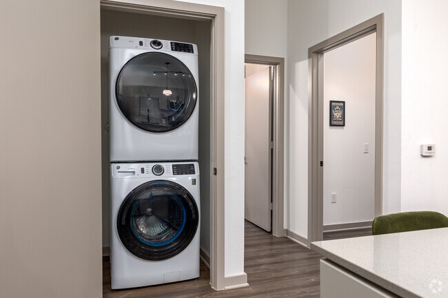 1BR, 1BA - 648SF | A1 - In-Home Washer & Dryer