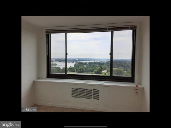 Building Photo - 1011 Arlington Blvd Unit 1042 Rental