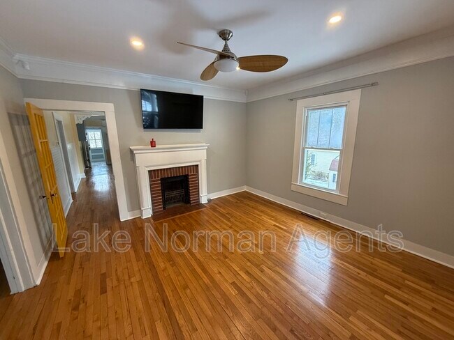 Photo - 318 N Academy St