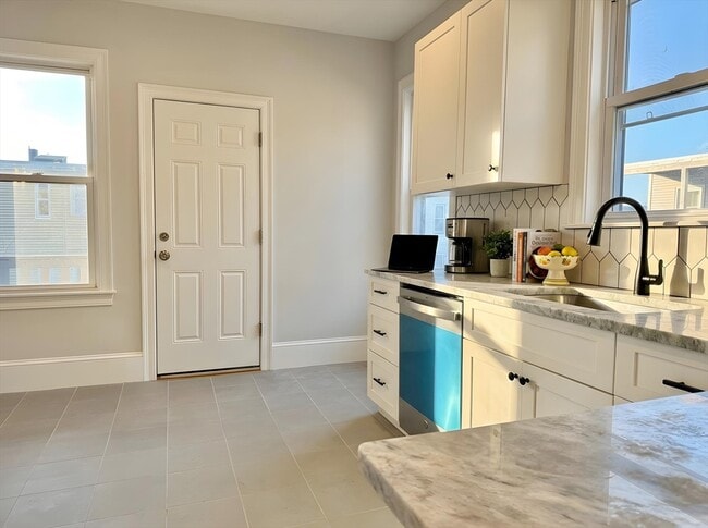 Photo - 38 Washburn St Unidad 3