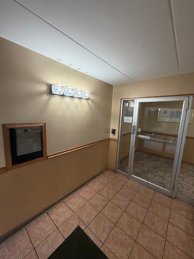 Photo - 1 Bed One Bath in DOWNTOWN Forest Park!!!