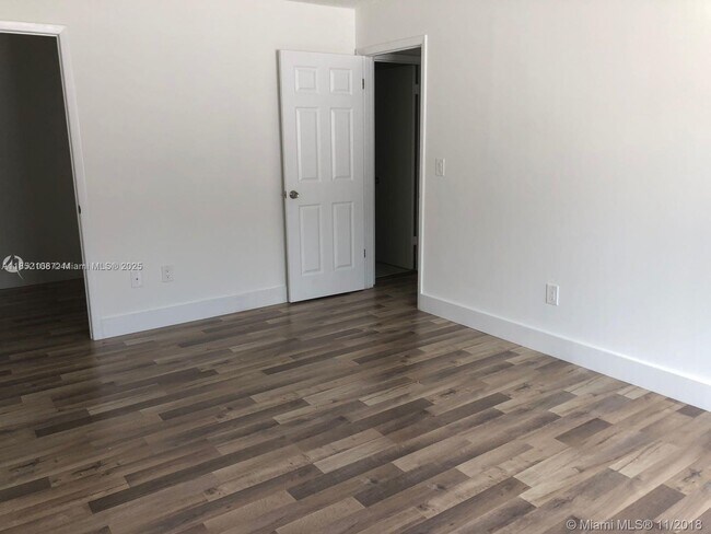 Building Photo - 253 NE 12th Ave Rental
