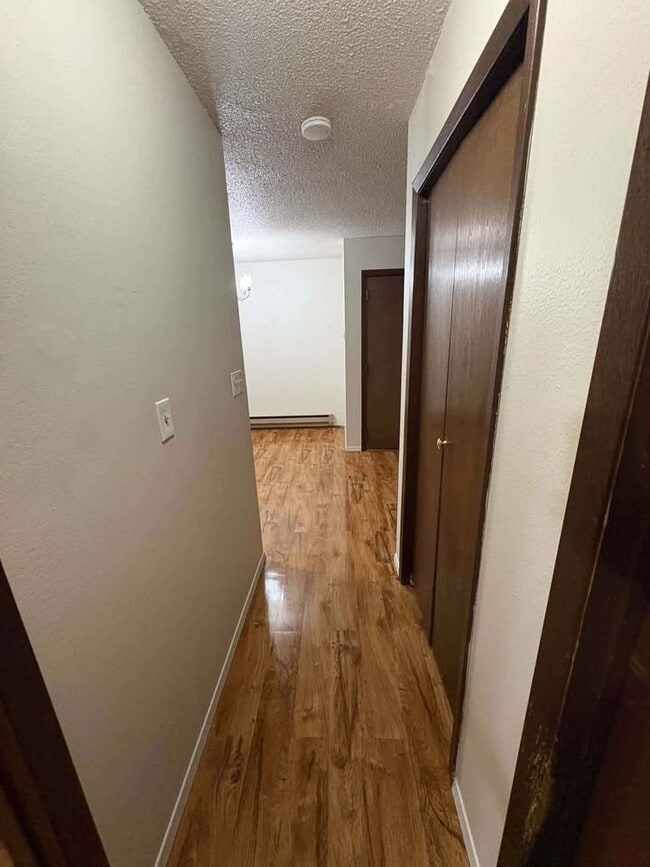 Building Photo - 3229 Sycamore Ter Unit 3