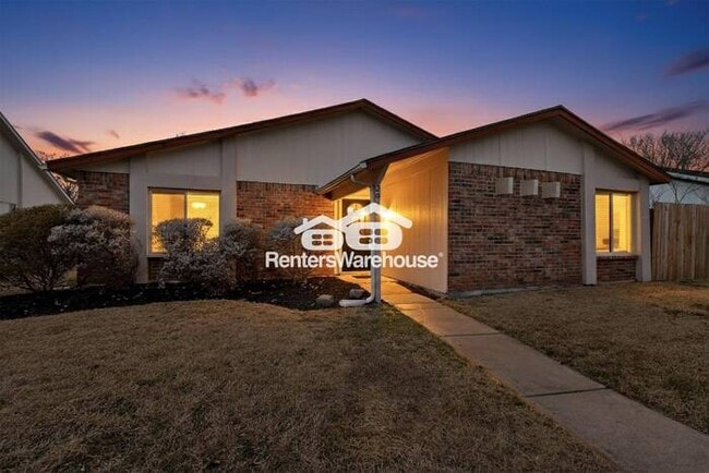 Building Photo - Plano Renovated Gem Ready to be your next home