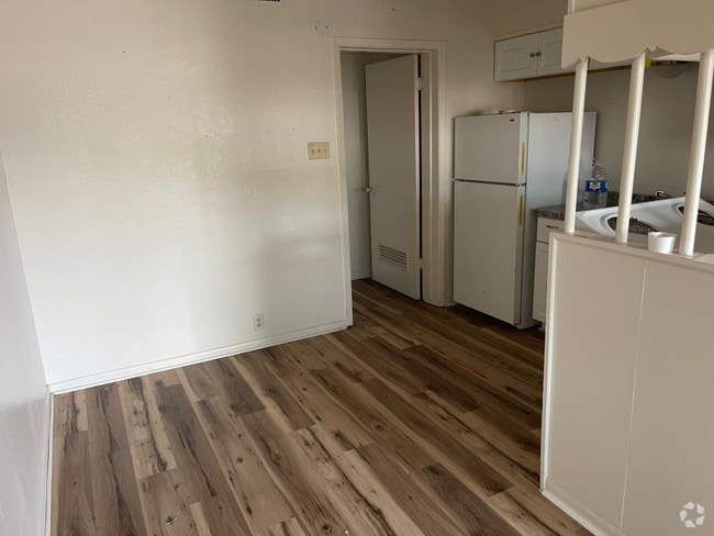 Building Photo - 414 E Avenue A Unit 102 Rental