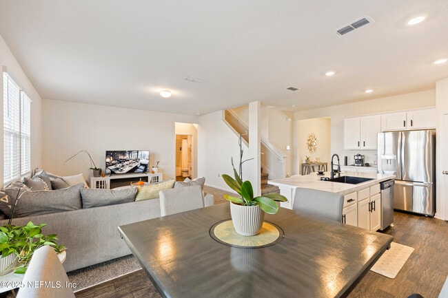 Photo - 2411 Oak Stream Dr