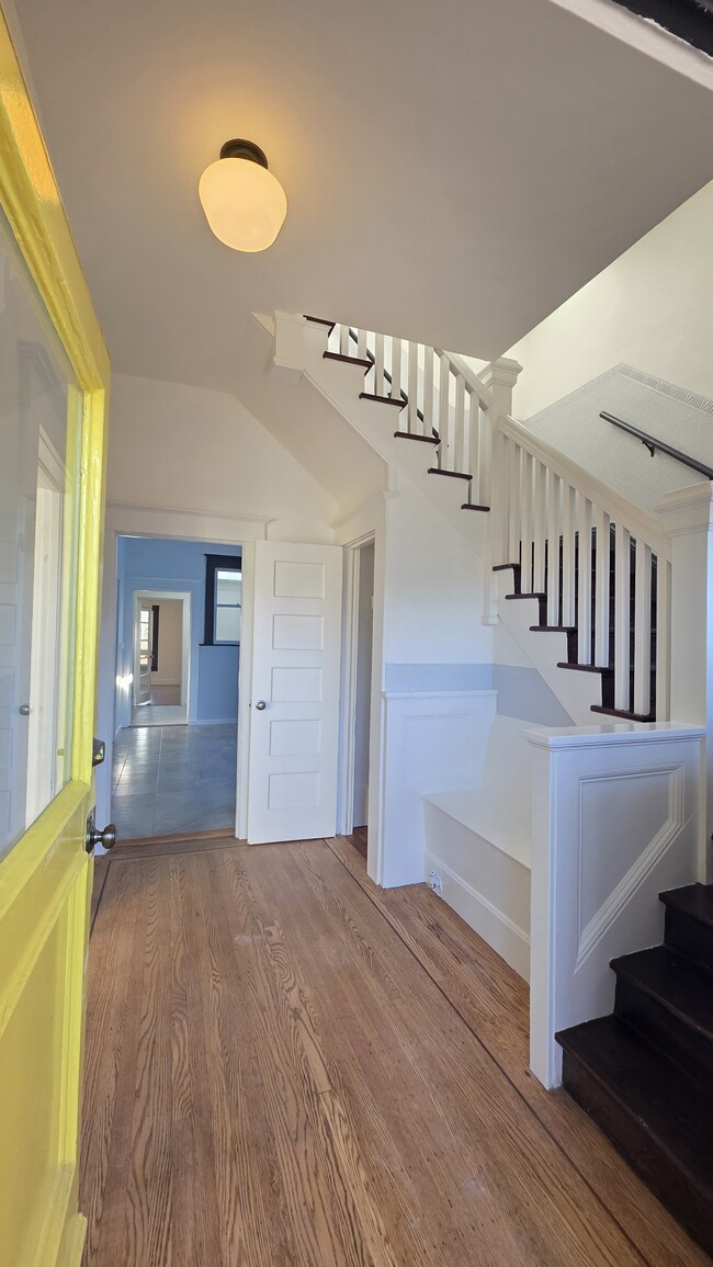 Photo - 1590 Underwood Ave