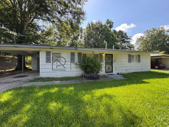 Building Photo - 3038 Lakewood Dr