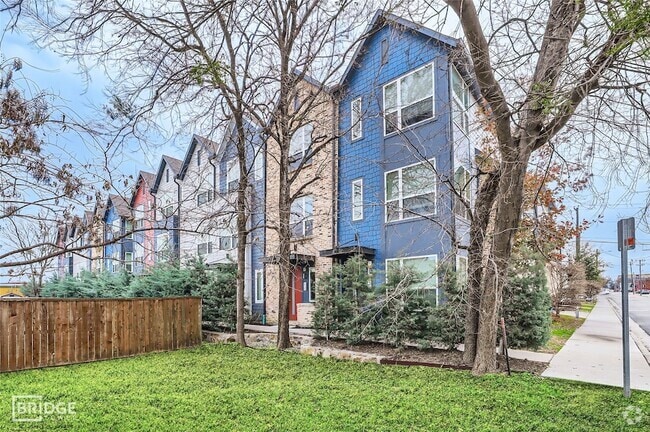 Building Photo - 301 E Lamar St Rental