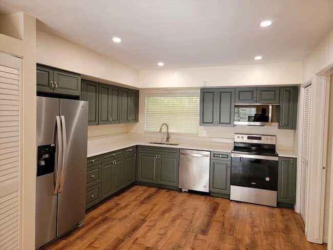 550 SW 38th Terrace
