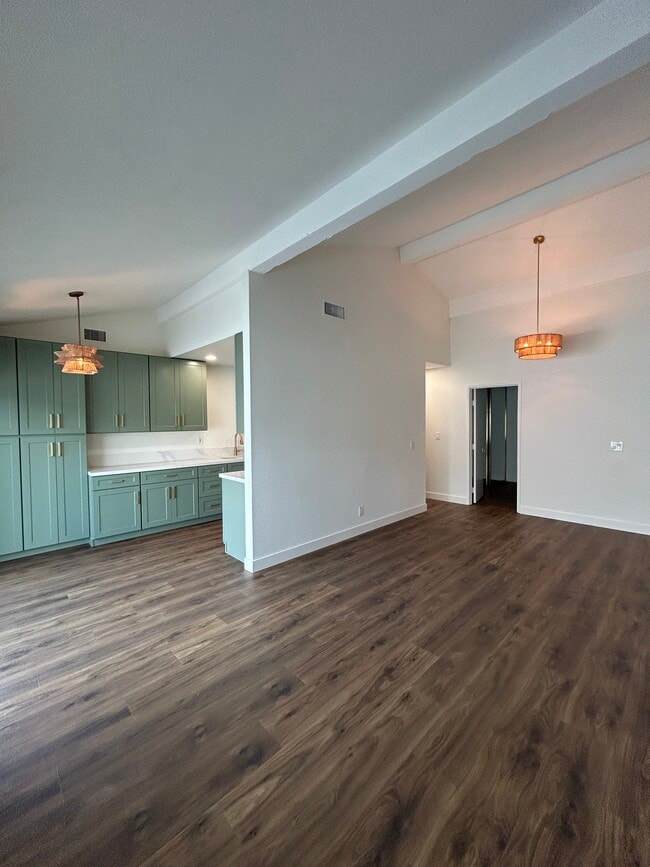 Building Photo - 264 S Waverly St