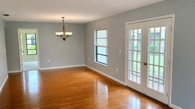 5001 Vivienda Way