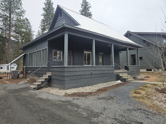 Photo - 1217 Commercial St