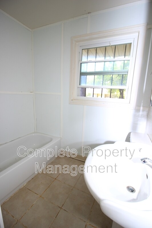 Photo - 1240 Rayfield Dr