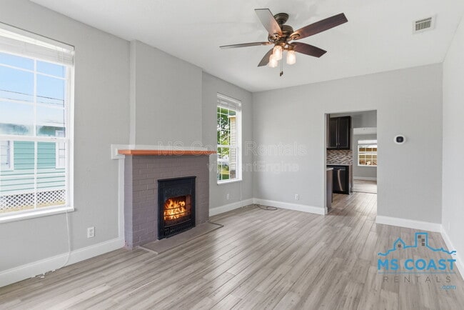 Photo - 4319 Lewis St