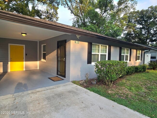 Photo - 615 Luna Ct