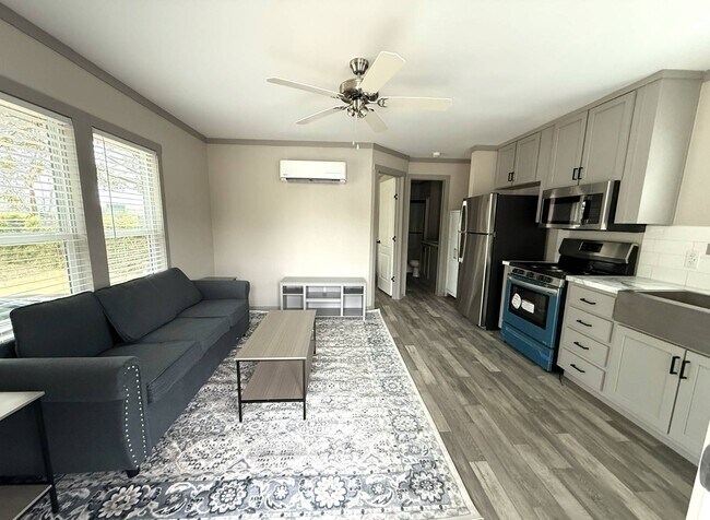11 La Posada Cir