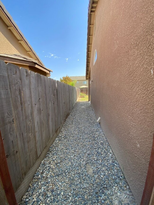 Photo - 2346 N Crowe St